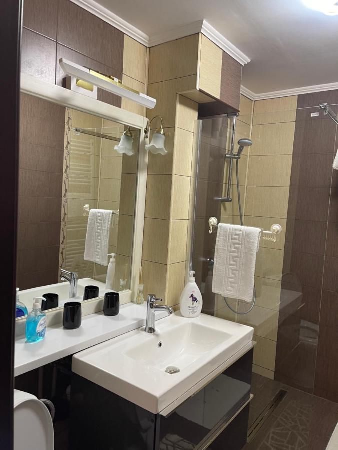 Guest House ทาร์กู จิอู ภายนอก รูปภาพ