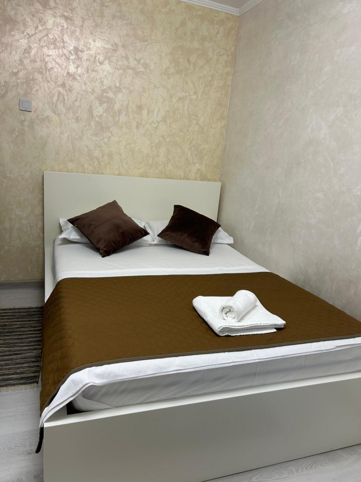 Guest House ทาร์กู จิอู ภายนอก รูปภาพ