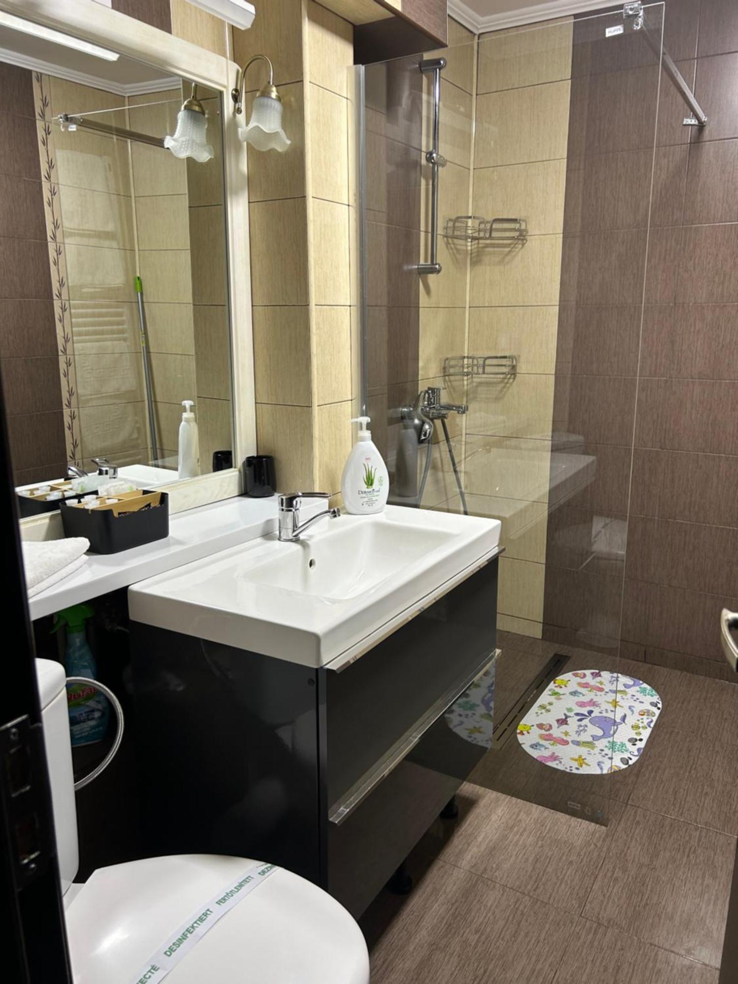 Guest House ทาร์กู จิอู ภายนอก รูปภาพ