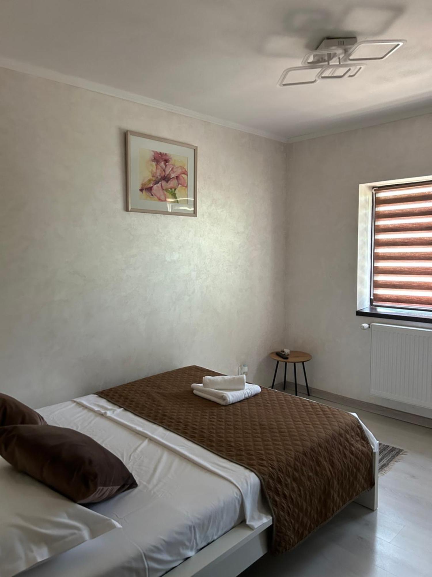 Guest House ทาร์กู จิอู ภายนอก รูปภาพ